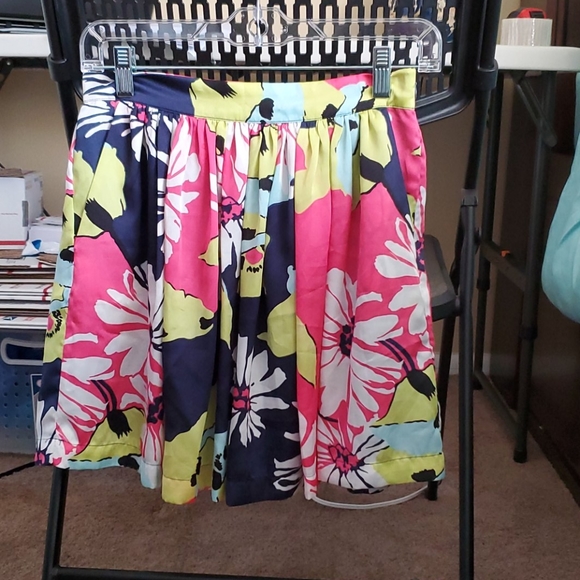 Forever 21 brand floral flowers skirt. - Picture 2 of 7